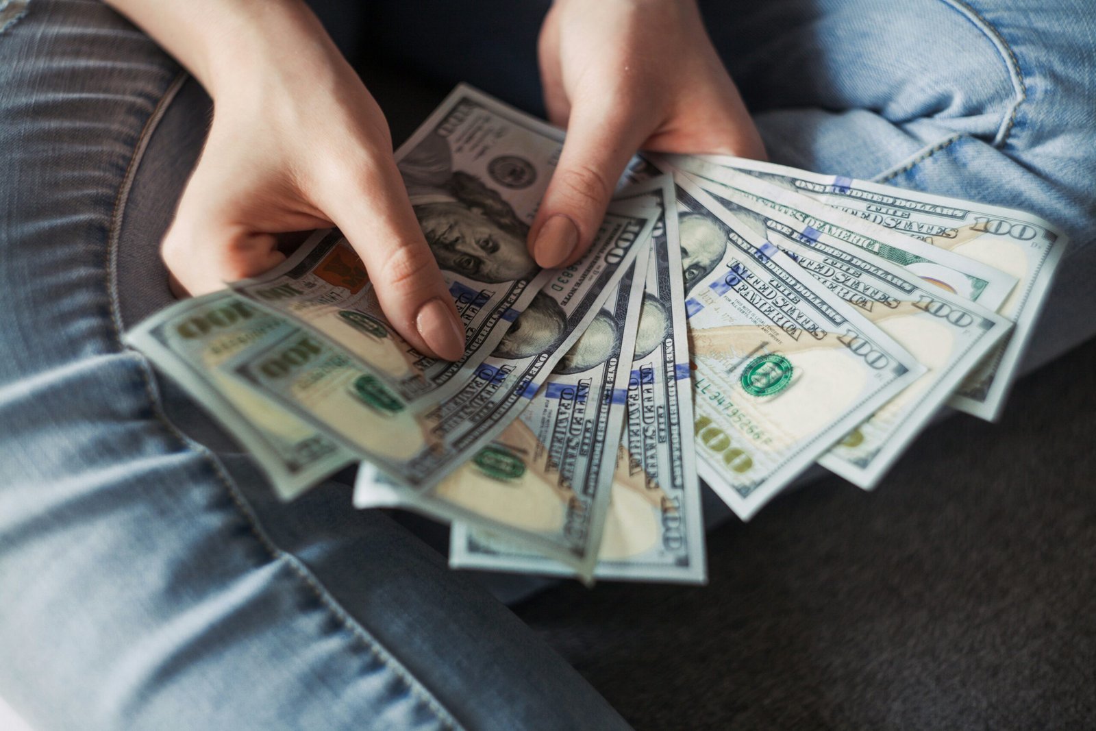 Cómo crear un colchón financiero desde cero: guía para jóvenes y estudiantes